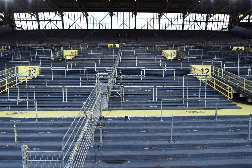Die graue Wand: Ein Jahr Corona und viele Entscheidungen beim BVB Normalerweise stehen hier 25.000 Menschen: die Südtribüne im Signal Iduna Park.