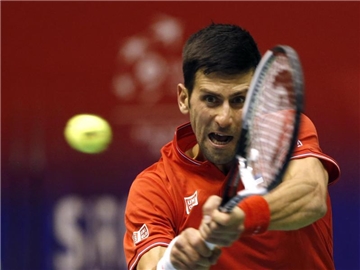 Novak Djokovic gewann sein Auftakteinzel für Serbien. Foto: Darko Vojinovic