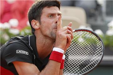 Novak Djokovic hadert mit seiner Niederlage im Viertelfinale. Foto: Christophe Ena