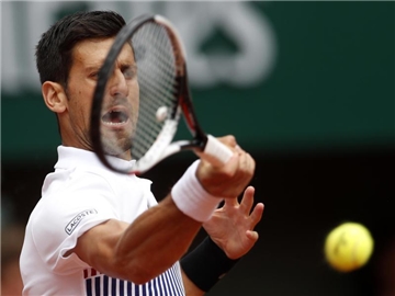 Novak Djokovic hat Diego Schwartzman in Paris in fünf Sätzen niedergerungen. Foto: Petr David Josek