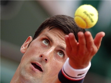 Novak Djokovic hat in Paris die erste Runde souverän überstanden. Foto: Christophe Ena