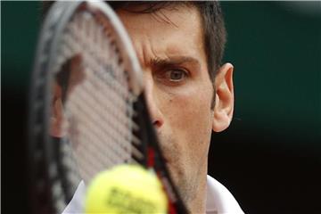Novak Djokovic hat in Paris die zweite Runde erreicht. Foto: Christophe Ena/AP