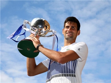 Novak Djokovic setzte sich in Eastbourne gegen Gael Monfils durch. Foto: Steven Paston
