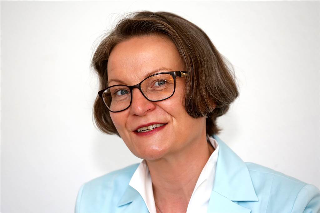 Personalmangel in der Bauaufsicht: Da lag auch Frau Ministerin falsch NRW-Bauministerin Ina Scharrenbach lag mit ihrer Prognose, dass Corona den Rathäusern beim Personal helfen werden, ziemlich falsch.