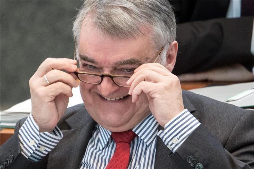 NRW: Explosive Funde wegen zunehmender Baustellen gestiegen NRW-Innenminister Herbert Reul (CDU). Foto: Federico Gambarini/Archiv