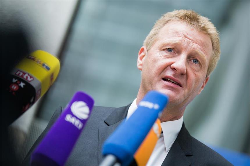 Innenminister unter Druck - Kritik am Blinddarm-Vergleich NRW-Innenminister Jäger ist skeptisch was die Umsetzung von Transitzonen angeht.