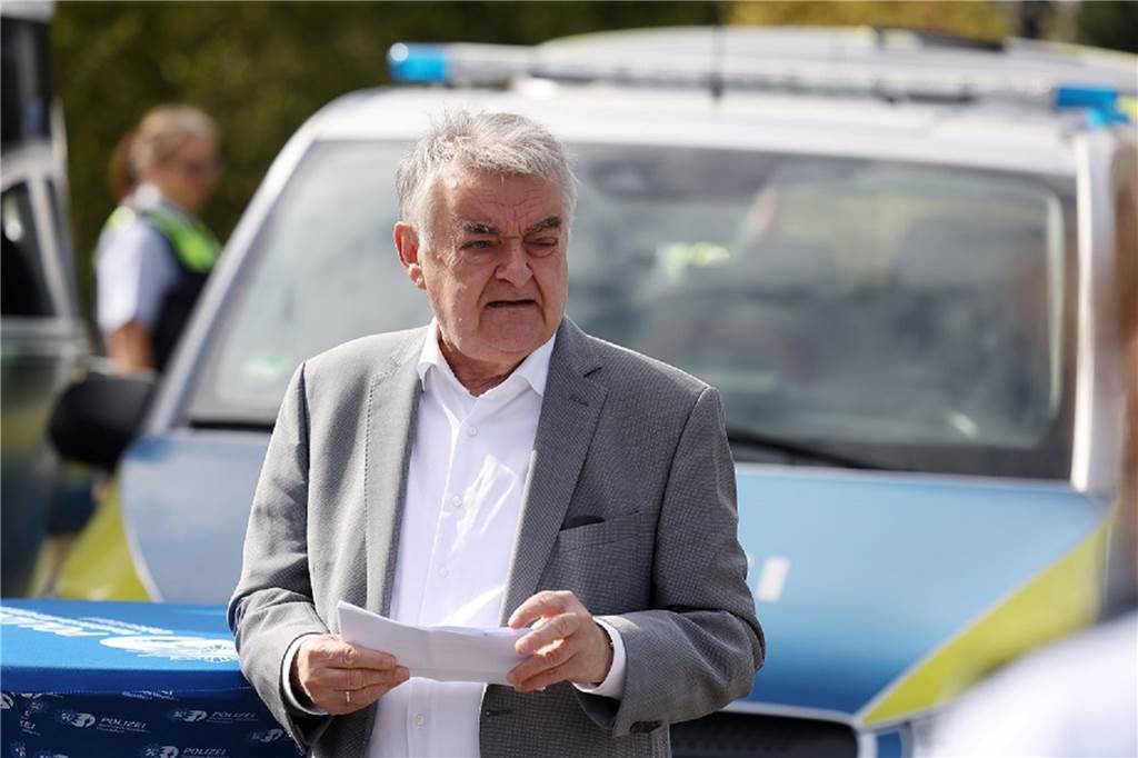 „Sticht der zu - oder schießt die Polizei?“ – Neue Details zu Todesschüssen auf Mouhamed D. (16) NRW-Innenminuster Herbert Reul (CDU).