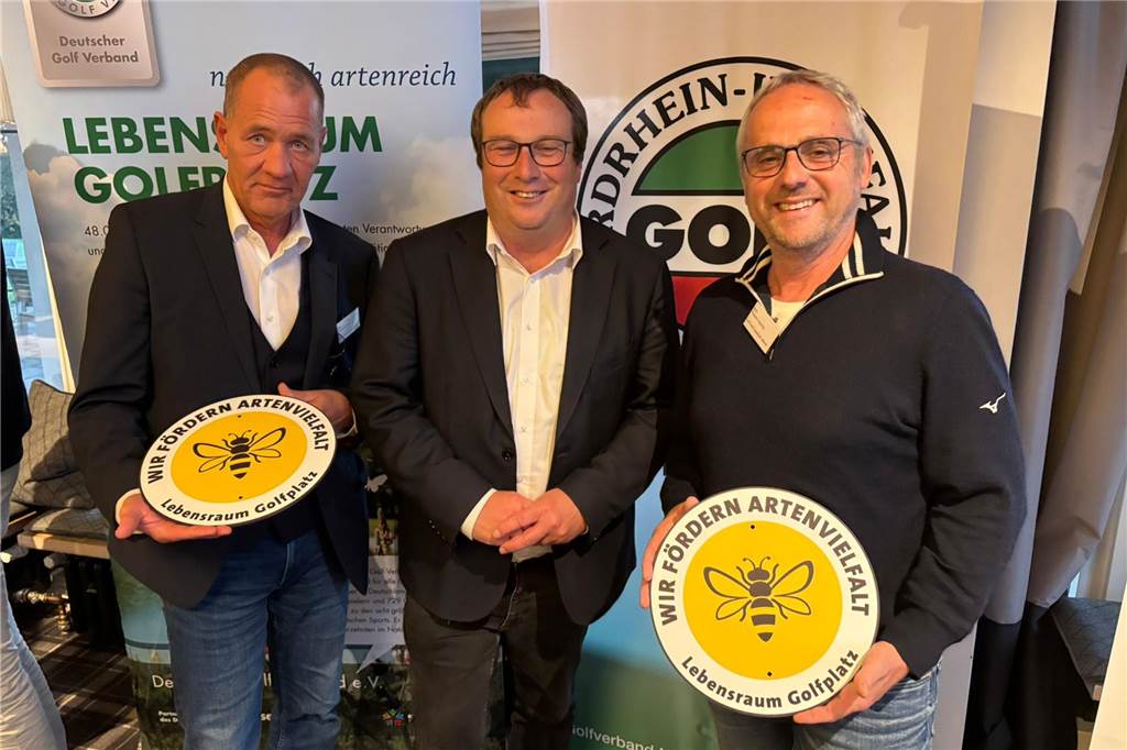 Wildwuchs statt Mähwerk: Ahauser Golfclub nutzt über die Hälfte seiner Fläche für Naturschutz Bernhard Meyer, Oliver Krischer und Thomas Lepping