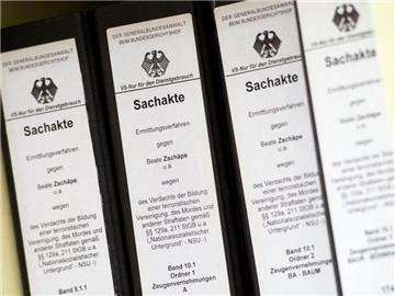 NSU-Prozessakten: Das Bundesamt für Verfassungsschutz hatte schon 2005 eine CD mit Hinweisen auf die Terrorgruppe. Foto: Peter Kneffel/Archiv