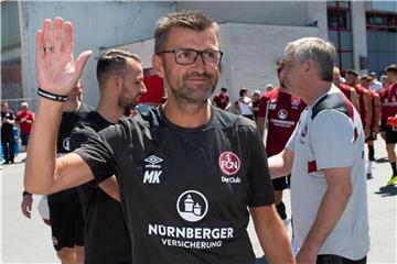 Nürnbergs Trainer Michael Köllner gewinnt mit dem 1. FC Nürnberg das Testspiel gegen den SV Seligenporten mit 3:0. Foto: Timm Schamberger