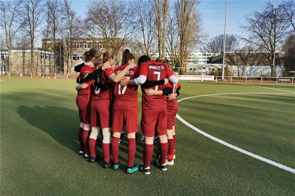 Lesbische Partnerbörse Frauenfußball? Das ist dran an dem Klischee Null Berührungsängste: Beim Wambeler SV spielen heterosexuelle und lesbische Frauen harmonisch zusammen.