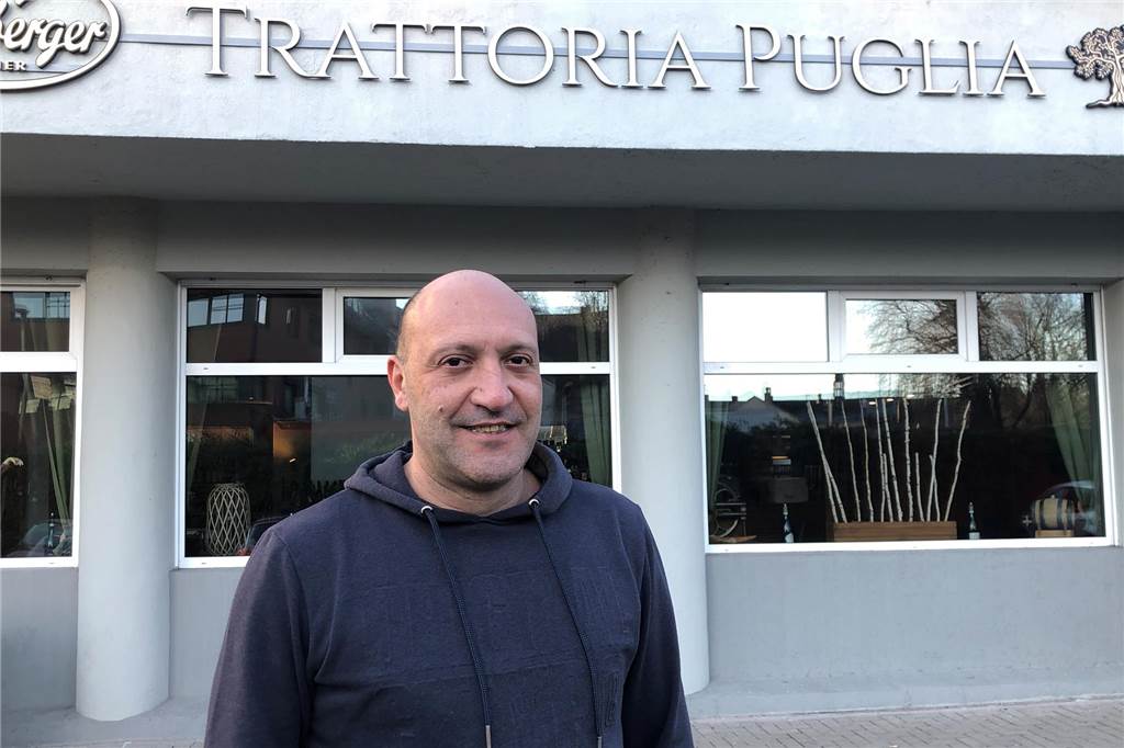 Energiekrise und Inflation: Gastronomie reagiert unterschiedlich auf Krisen Nunzio Marcucci vor seiner Trattoria an der Oberen Münsterstraße.