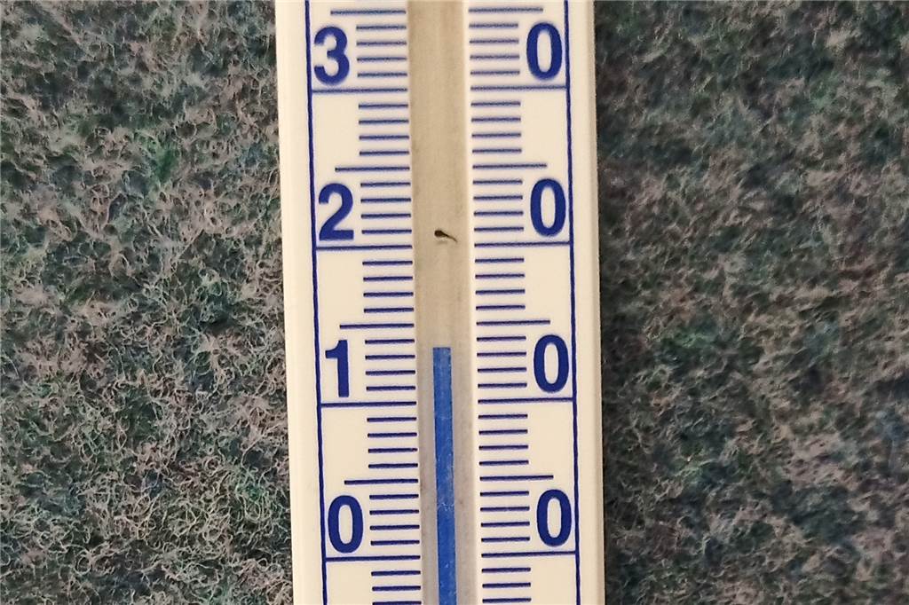 Judo Turnier abgesagt: Waldschul-Sporthalle schafft die 17 Grad nicht Thermometer zeigt 14 Grad in der Waldschule