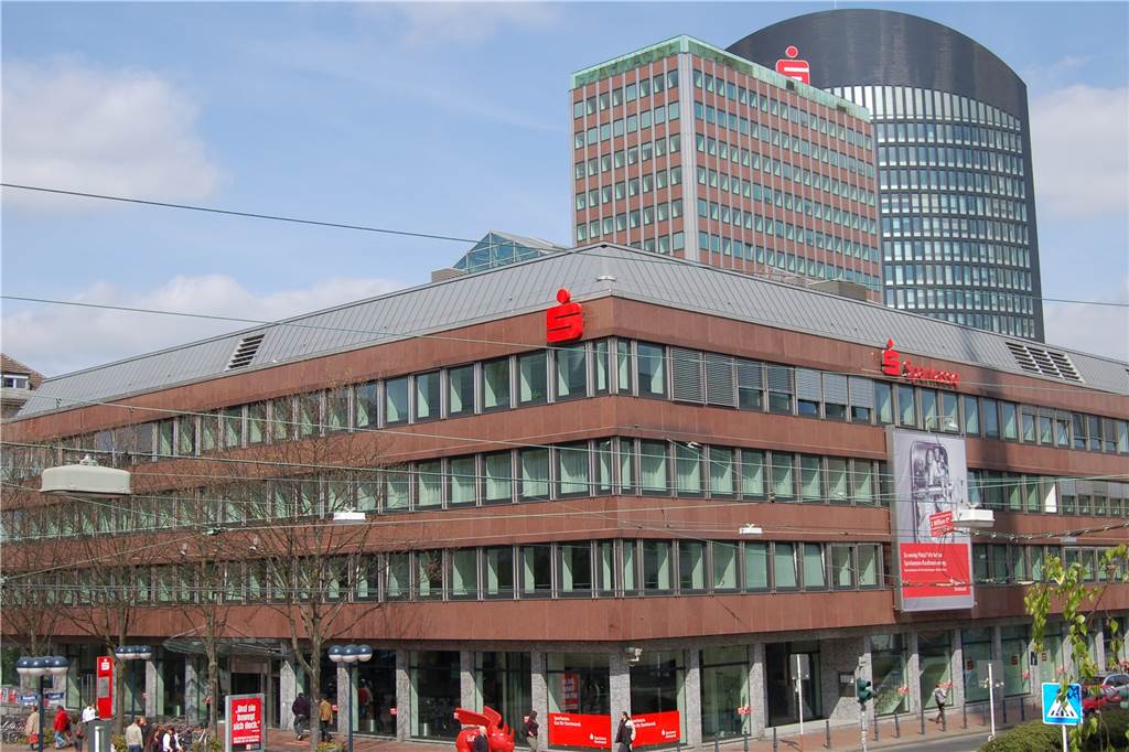 Nur die Hauptstelle der Sparkasse ist noch eingeschränkt geöffnet.