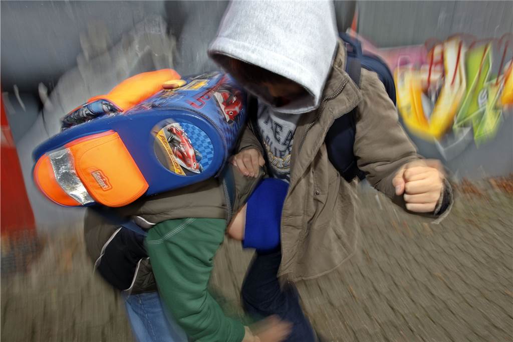 Kinderschutzbund: „Für betroffene Familien ist das ganz dramatisch“ „Nur“ eine harmlose Streitigkeit oder Mobbing? Der Kinderschutzbund im Kreis Unna warnt: Besonders Cybermobbing sei auf dem Vormarsch.