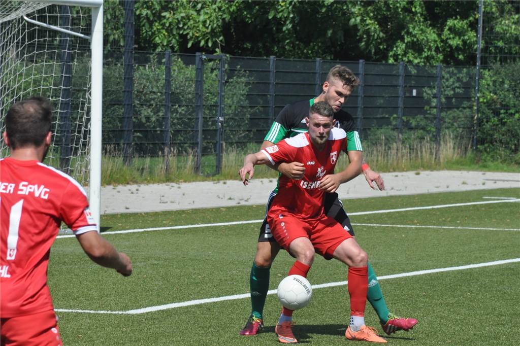 Wegen Corona möglich: Lüner SV schnappt sich Ex-Schalker für den Sturm Nur schwer zu halten im gegnerischen Sechzehner: David Loheider (in Rot), hier für die Hammer SpVg. im Einsatz.