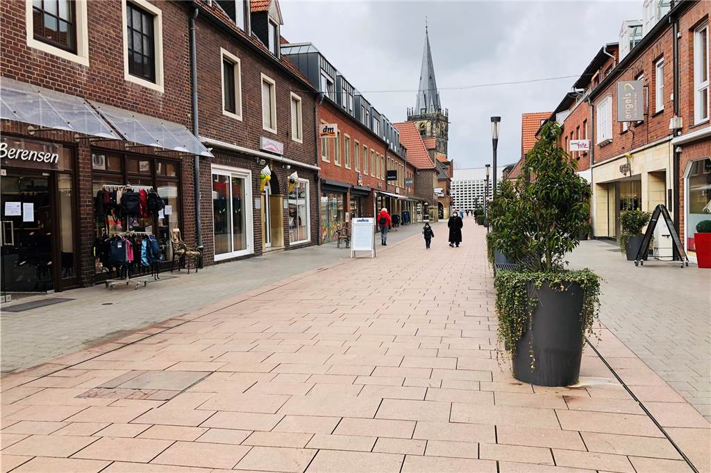 Erster Tag mit „Click & Meet“: So lief das Shopping in Ahaus Nur vereinzelt haben sich am Montag Ahauser in die Innenstadt zum Shoppen mit Termin verirrt.