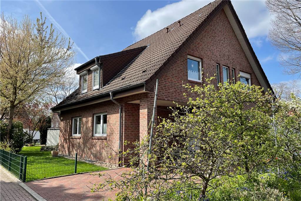 Vom Bungalow bis zur Villa: Acht Wohnhäuser zum Kaufen im Revier Nur vier Minuten zu Fuß vom Bahnhof Kamen liegt dieses Zweifamilienhaus.