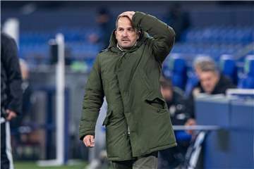 Nur vier Punkte aus zehn Spielen: Am Ende war „der Baum“ dann doch nicht groß genug für Schalke. Manuel Baum wurde beurlaubt, für die zwei Spiele bis zum Jahresende übernimmt Huub Stevens.