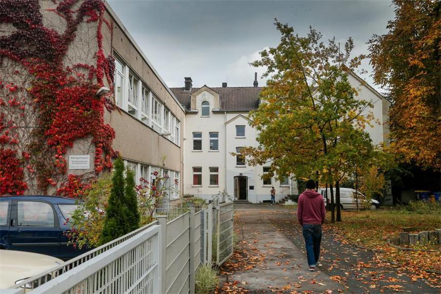 Herzlicher Empfang für minderjährige Flüchtlinge Nur vorübergehend beherbergt die ehemalige Grundschule Kley minderjährige Flüchtlinge.