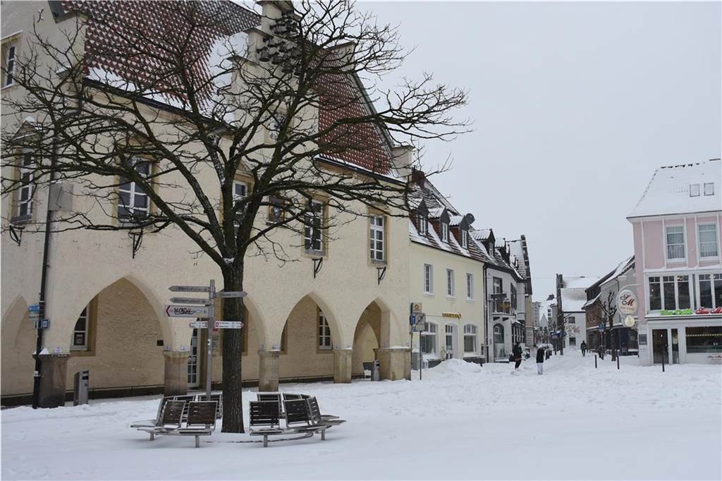 Der verschneite Marktplatz in Haltern.