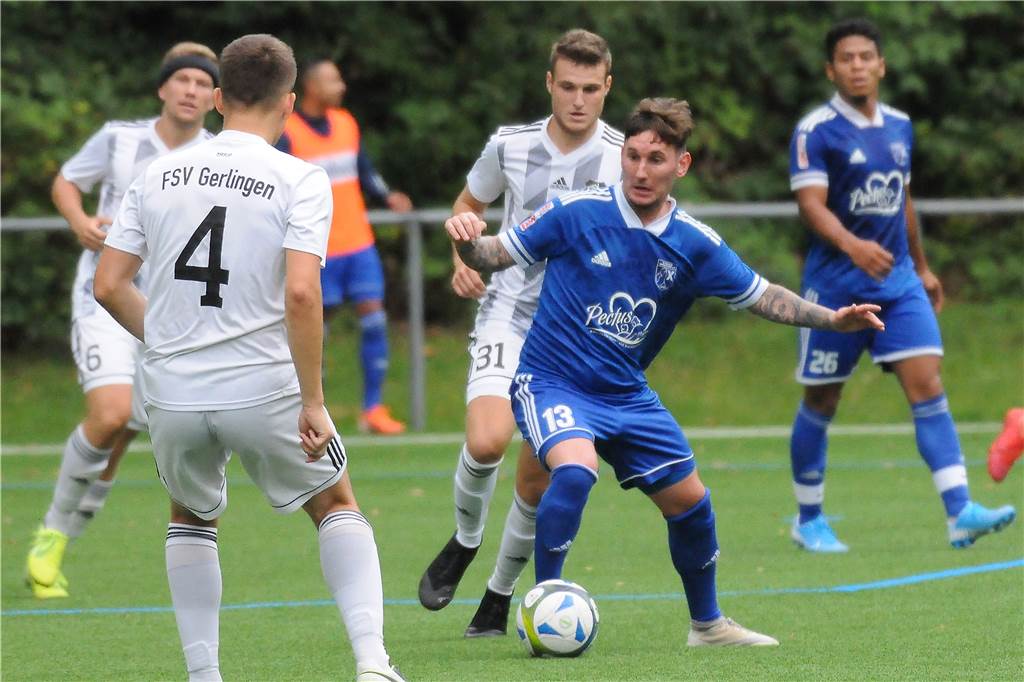 Spieler von Wacker Obercastrop hat neue Heimat und steigt in die Landesliga ab Nur zu einem Westfalenliga-Einsatz kam Sebastian Freyni (am Ball) bis zur Saisonunterbrechung - beim 1:0-Auftaktsieg gegen den FSV Gerlingen.