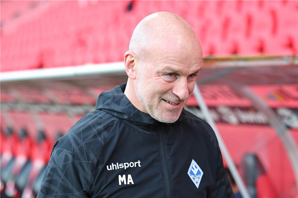 Waldhof Mannheim entlässt Unnaer Profitrainer Marco Antwerpen Nur zwei Punkte aus fünf Ligaspielen waren für die Verantwortlichen in Mannheim zu wenig. Marco Antwerpen muss gehen.