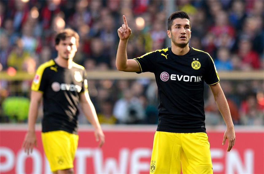 Jürgen Klopp nimmt sich Nuri Sahin zur Brust Nuri Sahin bezeichnete die Partie in Freiburg als "Drecksspiel".