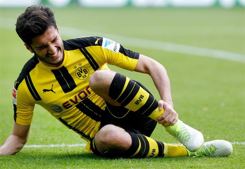 Nuri Sahin hat sich gegen Borussia Mönchengladbach einen Teilriss des Außenbandes zugezogen.
