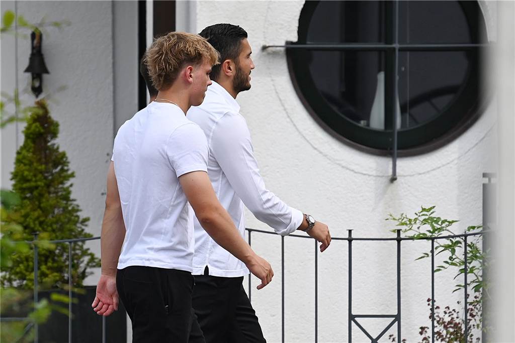 Nuri Sahin und Cole Campbell kommen bei Overkamp an.