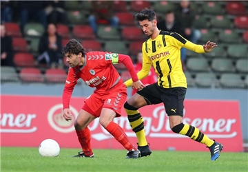 Ob Atakan Karazor (r.) in der kommenden Saison noch das Trikot des BVB II trägt, ist offen.