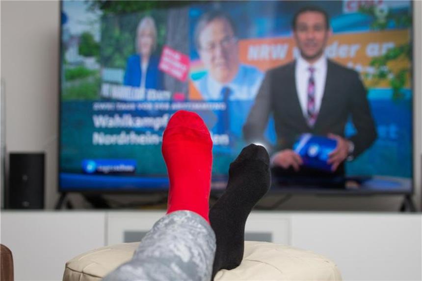 Ob der die Wahrheit sagt? Nur 16 Prozent der Menschen im Osten trauen dem Fernsehen. Foto: Friso Gentsch