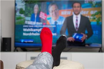Ob der die Wahrheit sagt? Nur 16 Prozent der Menschen im Osten trauen dem Fernsehen. Foto: Friso Gentsch