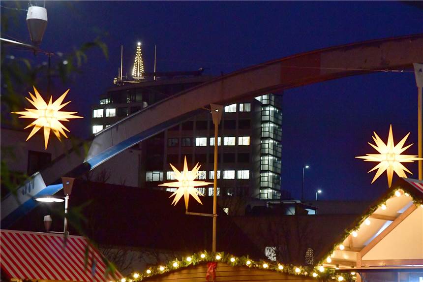 Kann der Weihnachtsmarkt stattfinden? Noch kein Thema in Lünen Ob die Lange Straße auch in diesem Jahr im Glanz der Hernhuter Sterne erstrahlen kann, steht noch nicht fest.