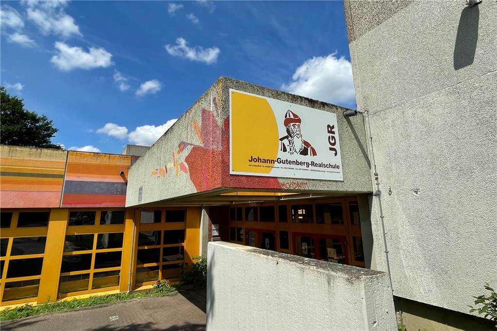 Johann-Gutenberg-Realschule bald Gesamtschule? So ist der aktuelle Stand Ob dieser Name noch lange an der Fassade hängt? Im September 2021 weiß man mehr.