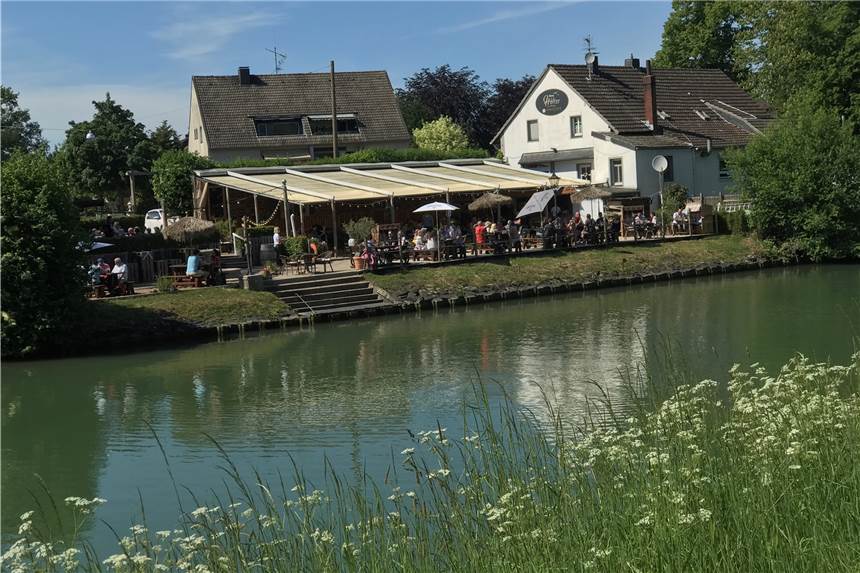 Diese Corona-Regeln gelten am Sonntag in Castrop-Rauxel Ob draußen oder drinnen: Dem Besuch eines Restaurants, wie Haus Hölter am Kanal, steht derzeit nichts im Wege. Wer drinnen sitzen möchte, muss aber getestet, geimpft oder genesen sein.