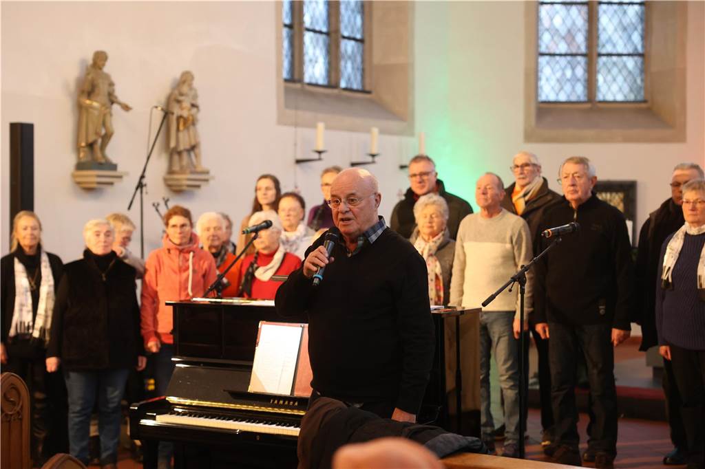 Ob drinnen in der Friedenskirche mit Musik und Gesang oder um die Friedenskirche herum - der Adventsmarkt in der Selmer Altstadt punktete auch am zweiten Tag - Samstag, 30. November - mit schöner Atmosphäre.