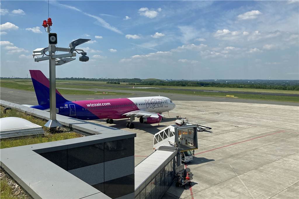 Aufbruchstimmung am Flughafen Dortmund: Wohin Spontan-Reisende jetzt fliegen Ob Familienbesuch in Rumänien oder Urlaub auf Mallorca - am Dortmunder Flughafen ist wieder mehr los.