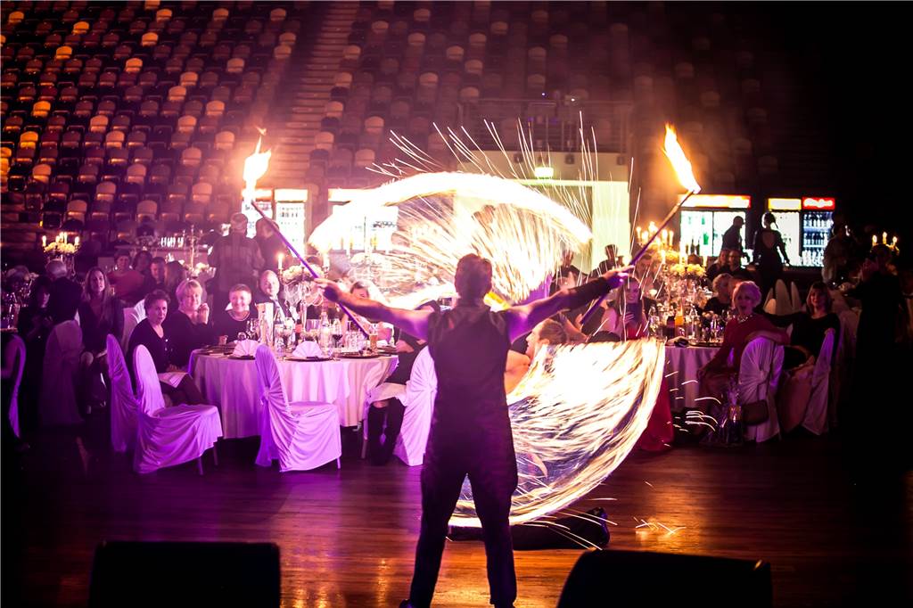 Heißer Job: Der Halterner Michael Held mag das Spiel mit dem Feuer Ob Gala oder Geburtstag - der Halterner ist ein gefragter Künstler.