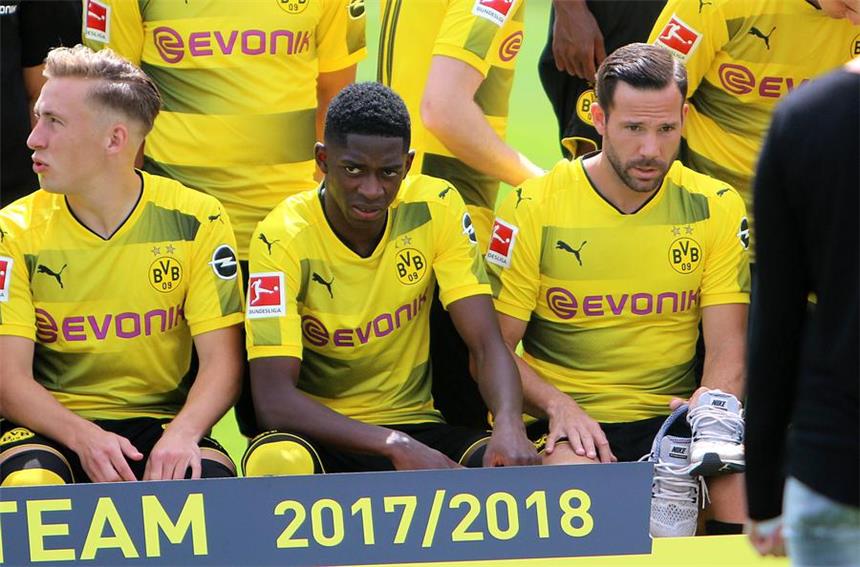 BVB bleibt hart im Wechselpoker um Ousmane Dembele Ob Ousmane Dembele (M.) mit dem BVB in die Saison 17/18 geht, ist fraglich.