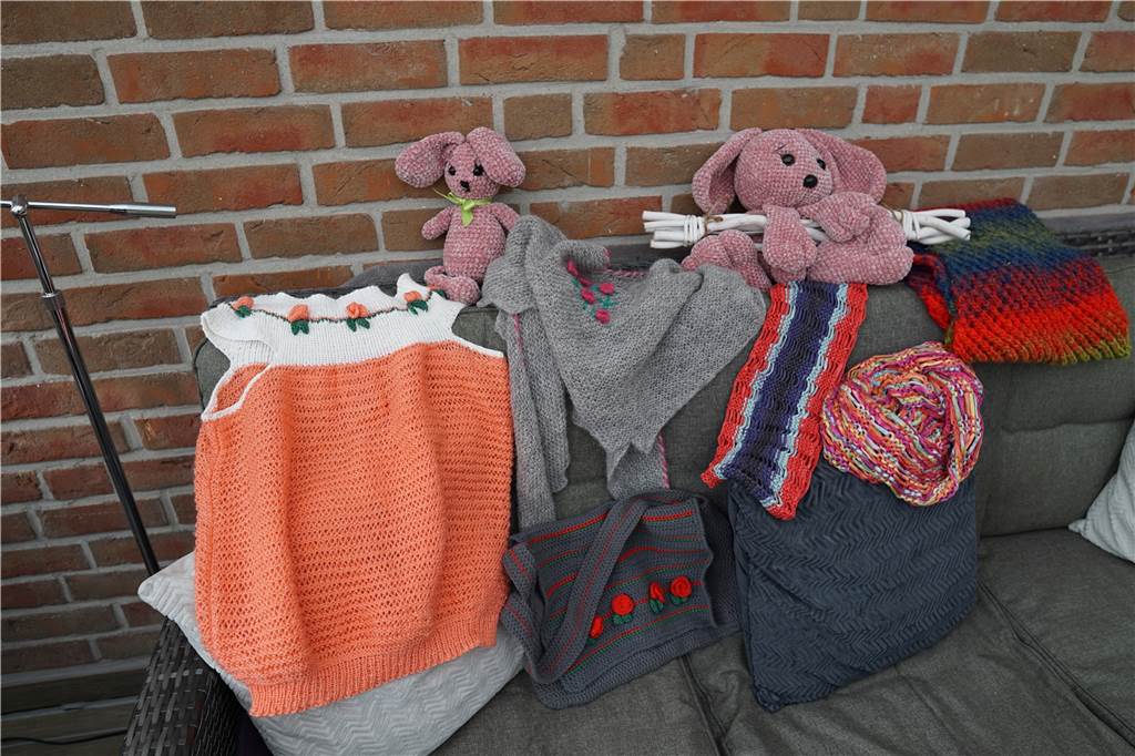 Kreatives Frauen-Trio aus Herbern werkelt für die Ukraine-Hilfe Ob Taschen, Häschen, Teddys, Schals. Alle Dinge sind mit viel Liebe handgearbeitet.