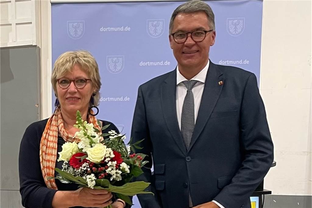 Rat hat Monika Nienaber-Willaredt zur neuen Schuldezernentin gewählt OB Thomas Westphal dankte der scheidenden Schuldezernentin Daniela Schneckenburger für ihre hervorragende, loyale und verlässliche Zusammenarbeit in den vergangenen sieben Jahren.