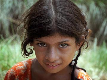 Obdachloses pakistanisches Mädchen: Besonders in Hochwassergebieten wie Pakistan wachse die Seuchengefahr.