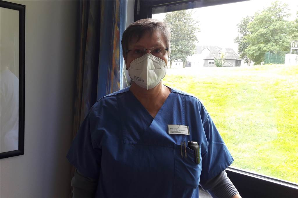 Oberärztin Birgit Krüger behandelt Patienten mit psychischen Langzeitfolgen einer Covid-Infektion.