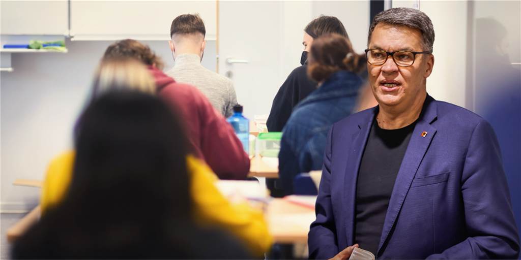 OB Westphal zum Heizen in Schulen: „Eine Zwickmühle für die Städte“ Oberbürgermeister Thomas Westphal (SPD) hat erklärt, warum die Reduzierung der Heiztemperatur in Schulen großes Einsparpotenzial für Dortmund besitzt.