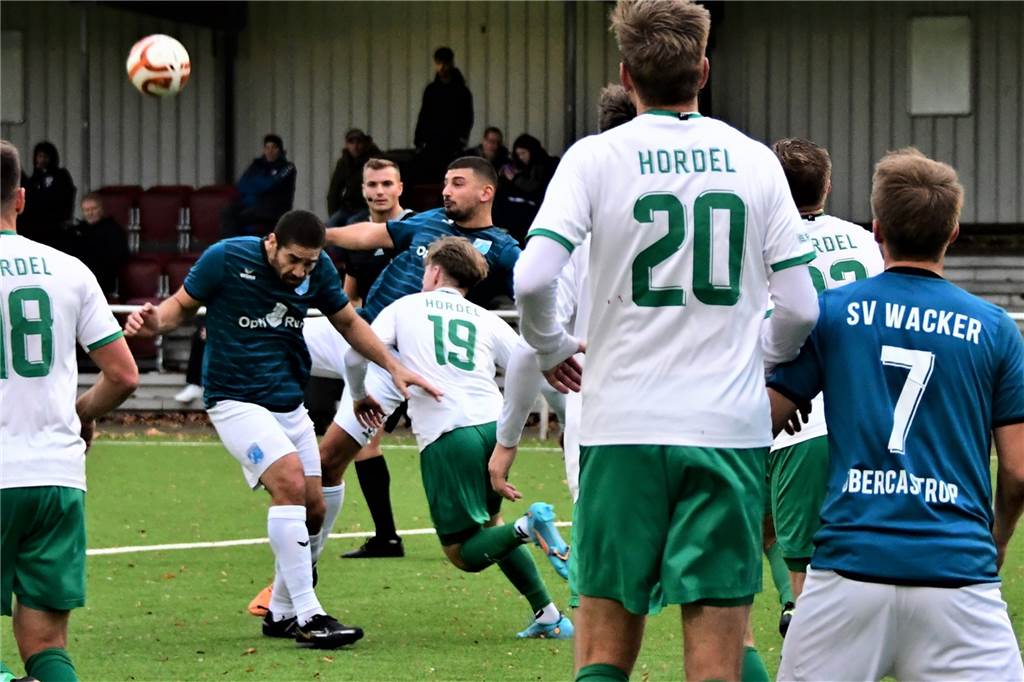 Obercastrop gewann das Kerllerduell bei der DJK TuS Hordel mit 3:1 (1:1).