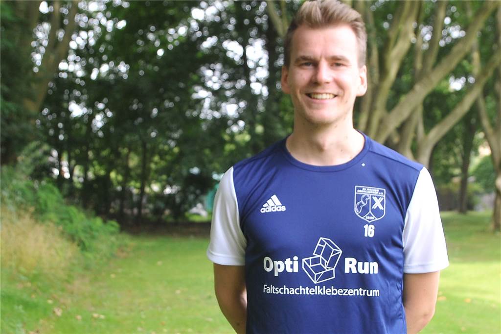 Stephan Pade leistet Entwicklungshilfe für den Castrop-Rauxeler Handballsport Obercastrops Kapitän Moritz Budde fühlt sich als Frohlinder.