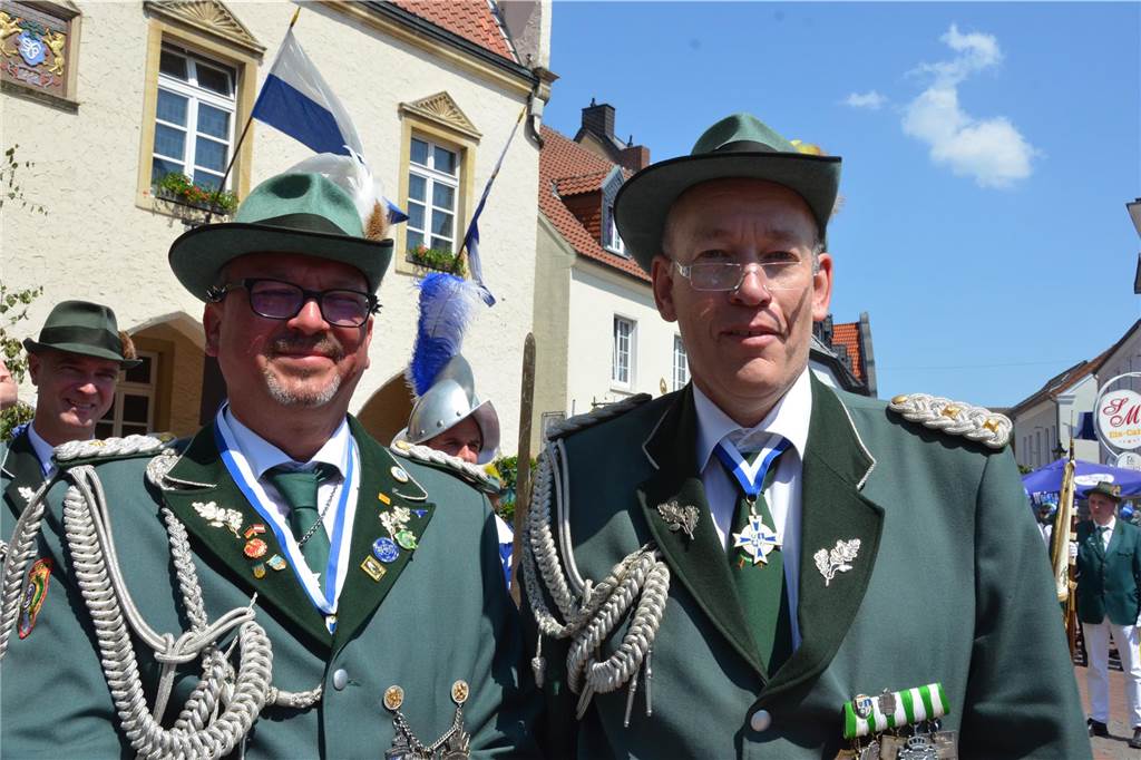 Oberst Klaus Lehmacher mit Oberstleutnant Mick Waldmann