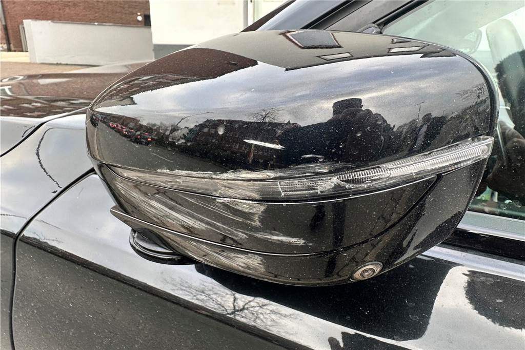 Marco Nussbaum wird dreimal in anderthalb Wochen das Auto angefahren Ein beschädigter Außenspiegel