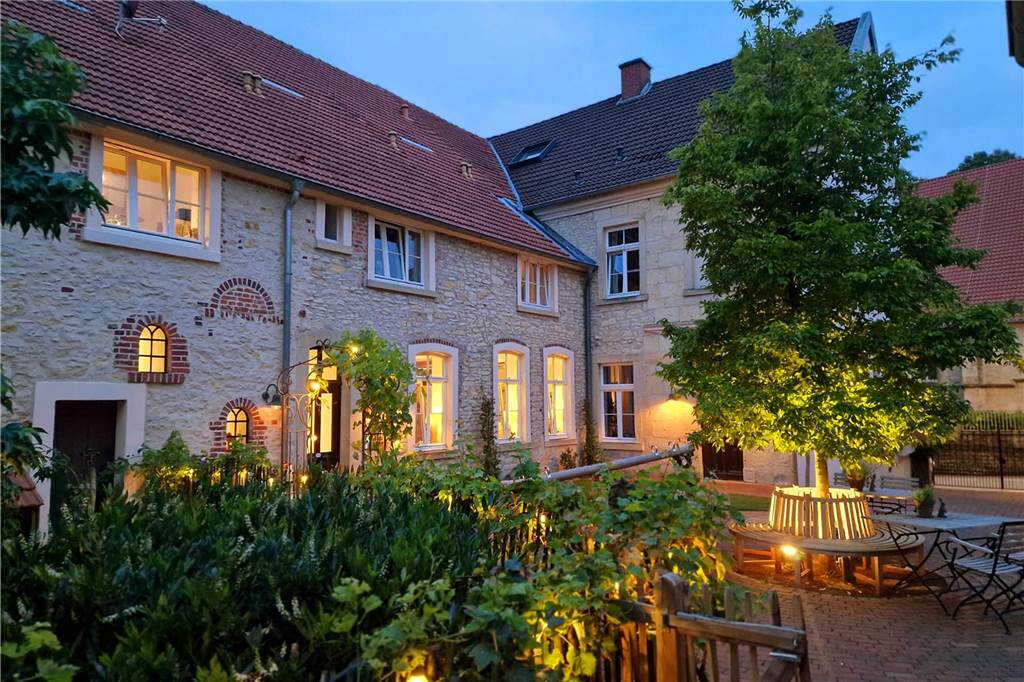 Gut Feismann: Legdener betreiben tiergestütztes Kinderhospiz in Darup Blick in den Innenhof von Gut Feismann.